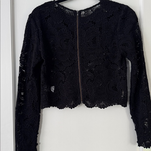 A.L.C. Talia Long-Sleeve Jewel-Neck Cropped Lace Top - Like New, Black, Size 4 - Picture 7 of 9